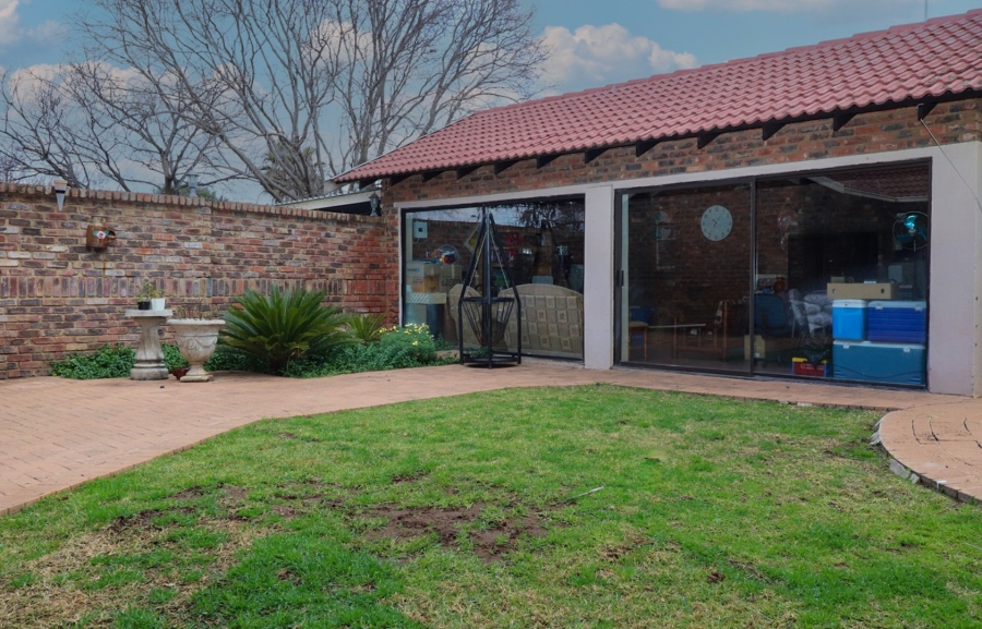 4 Bedroom Property for Sale in La Hoff North West